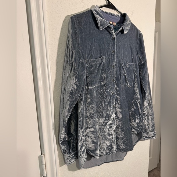 Anthropologie Pilcro Crushed Blue Velvet Femme Buttondown Shirt Dark Size 8 - Picture 3 of 10